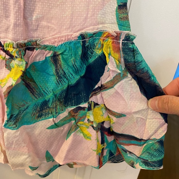 NWT and in plastic- Jessica Simpson button up ruffled blouse. Size 2x - Picture 4 of 9